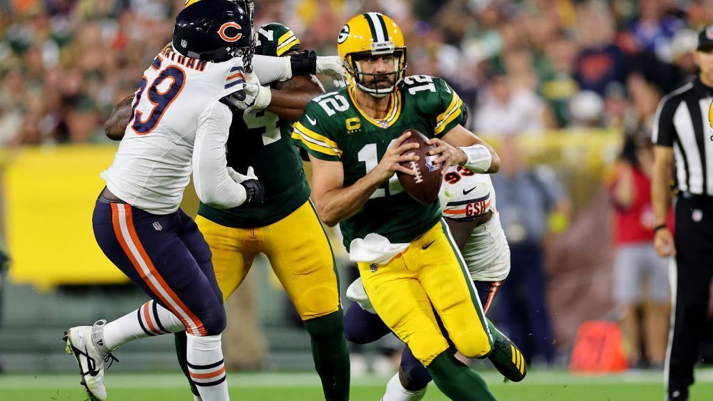 Aaron Rodgers brilha, Packers batem os Bears, mantêm freguesia e vencem