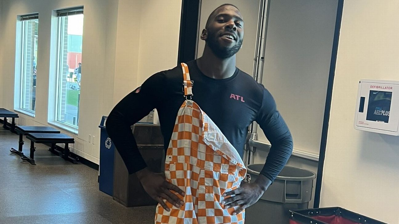 ‘They put me in overalls’: Falcons’ Kyle Pitts wears Vols colors after losing bet
