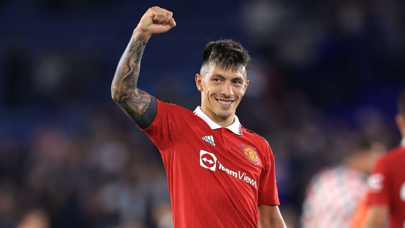 Huge pride' - Lisandro Martinez reacts to his Manchester United shirt being  presented to Pope Francis by mayor Andy Burnham