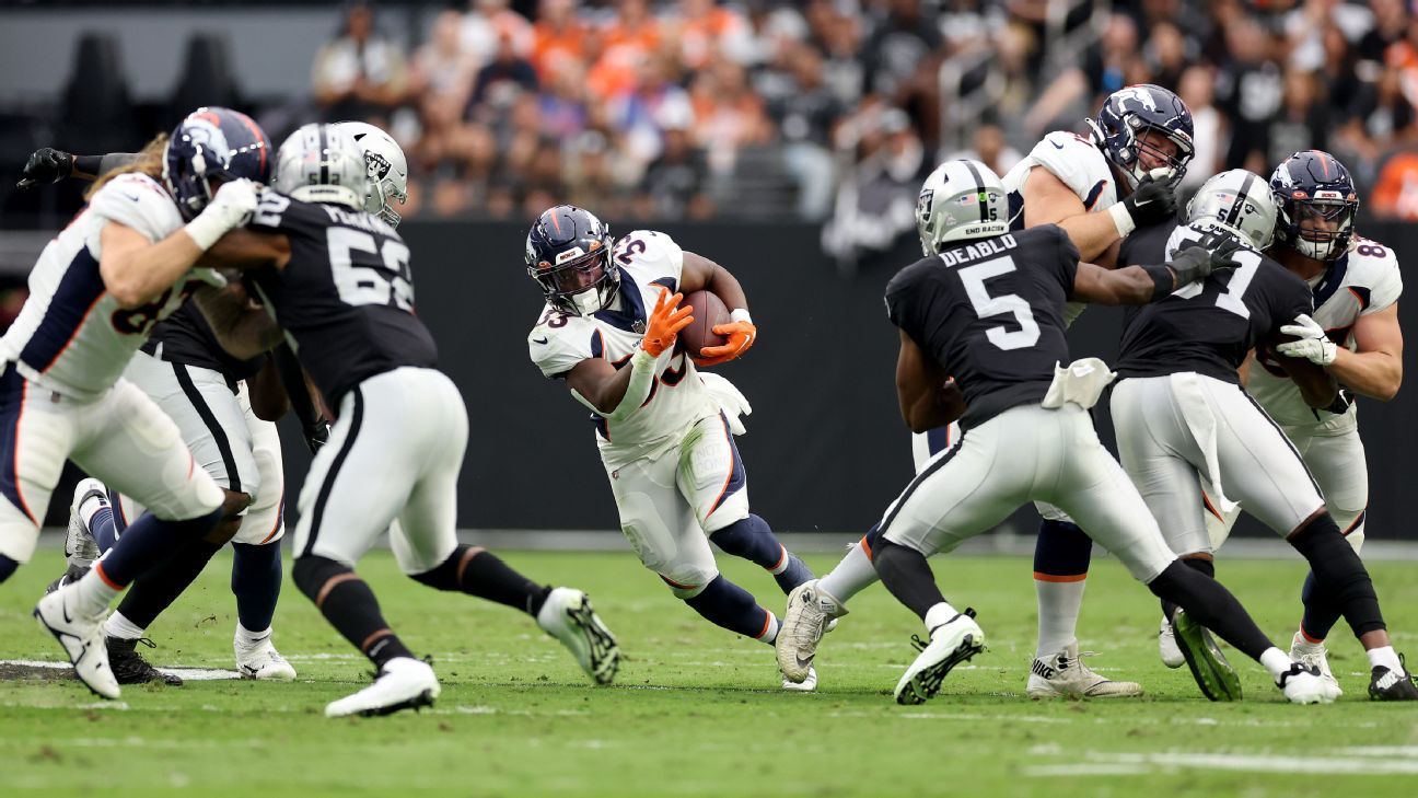 ESPN on X: The Raiders take down the Broncos to win the last MNF game ever  in Oakland!  / X