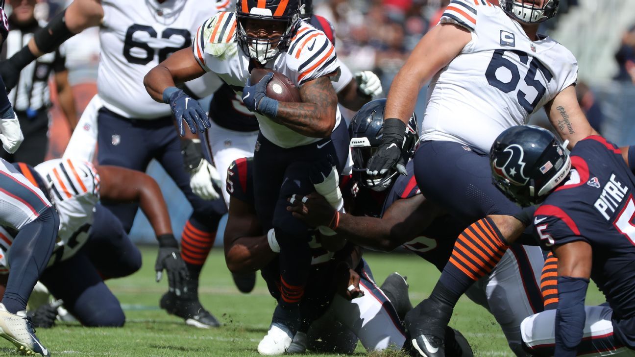 Chicago Bears RB David Montgomery leaves game with knee, ankle injuries but  prognosis 'good' - ESPN