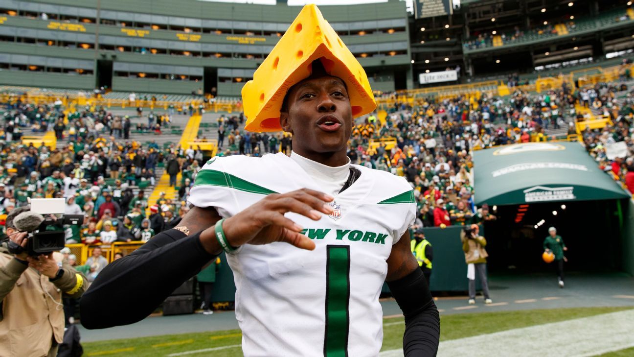 Jets CB Sauce Gardner's celebratory cheesehead knocked off by Allen