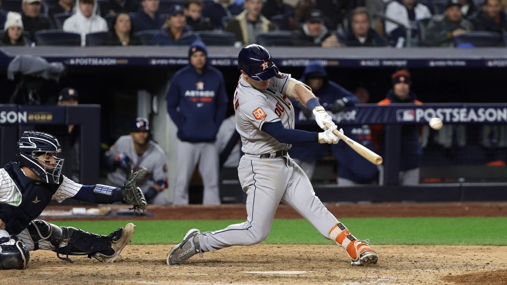 Astros remain unbeaten, reach 4th WS in 6 years