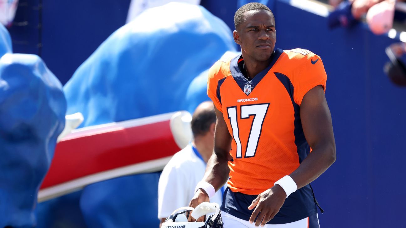 Denver Broncos punter Corliss Waitman warms up before a preseason NFL  football game against the Buffalo Bills in Orchard Park, N.Y., Saturday,  Aug. 20, 2022. (AP Photo/Adrian Kraus Stock Photo - Alamy