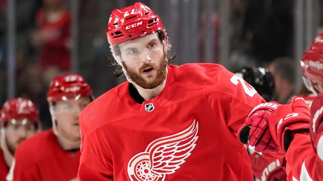 Michael Rasmussen, do Red Wings, assina extensão de 4 anos e US$ 12,8 milhões