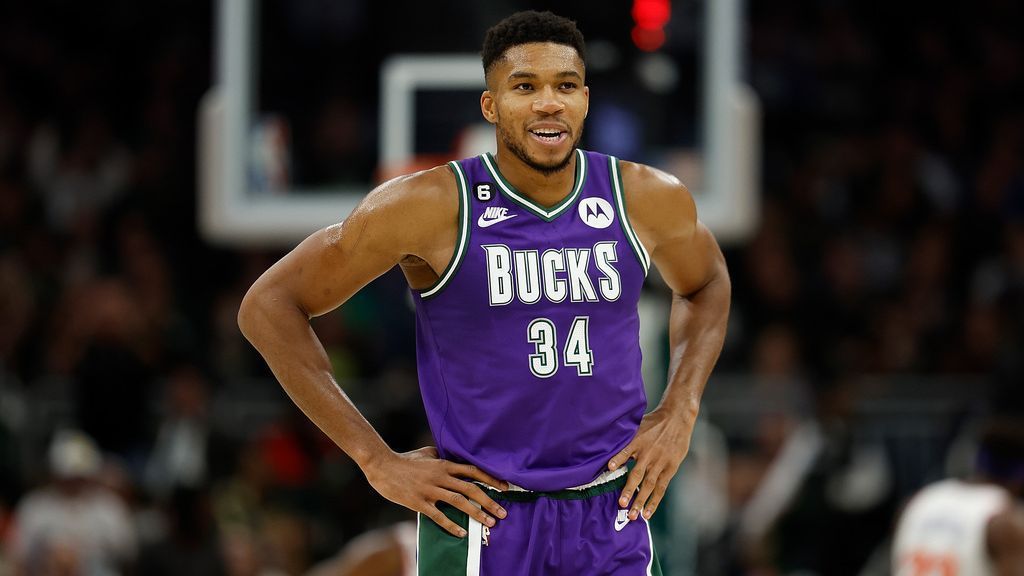 Bucks' Antetokounmpo, Holiday out Monday for Pistons game