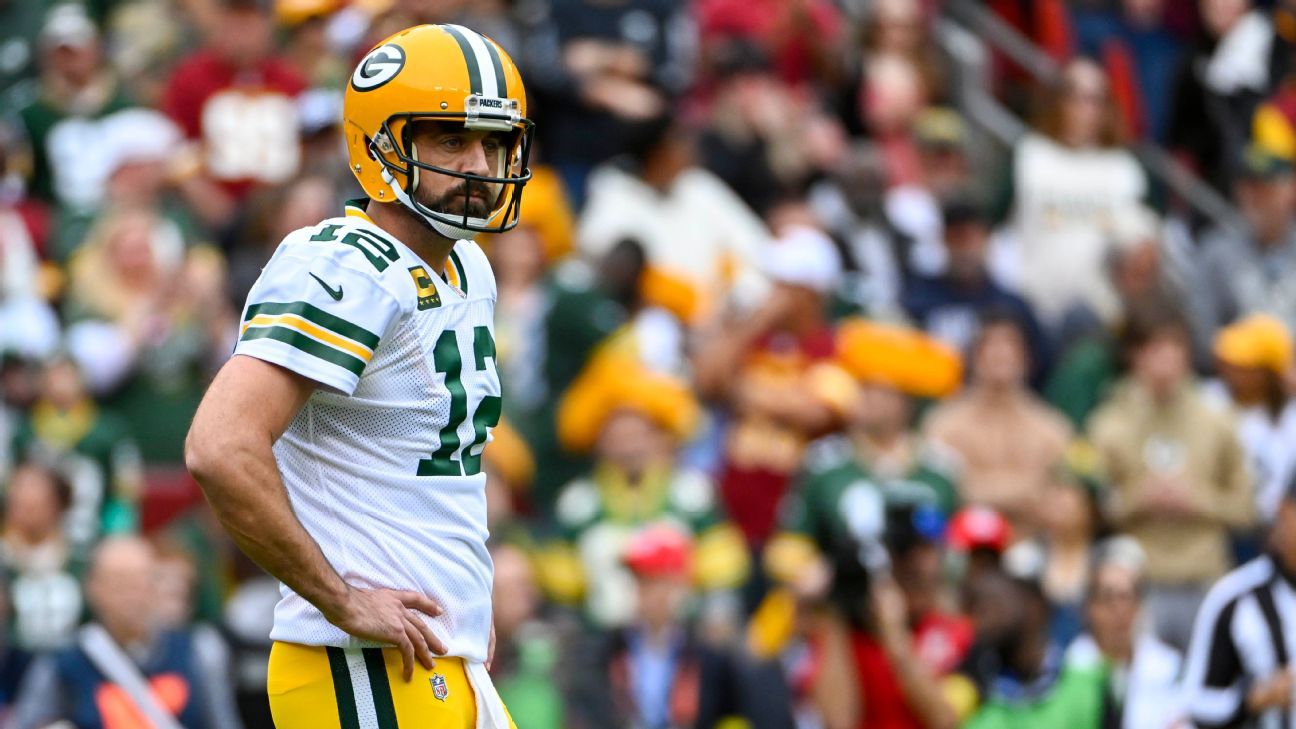 Packers' Rodgers throws two interceptions in goal-to-go situations
