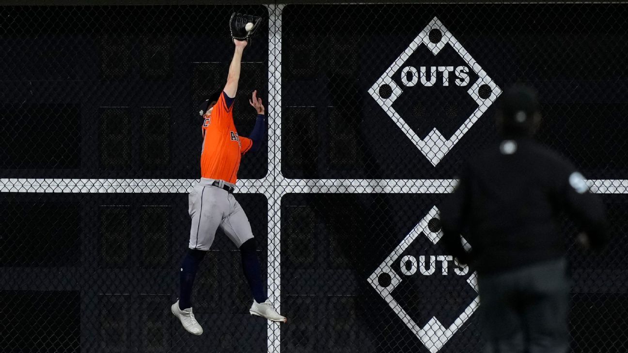 Chas McCormick recreates World Series catch at brother's wedding