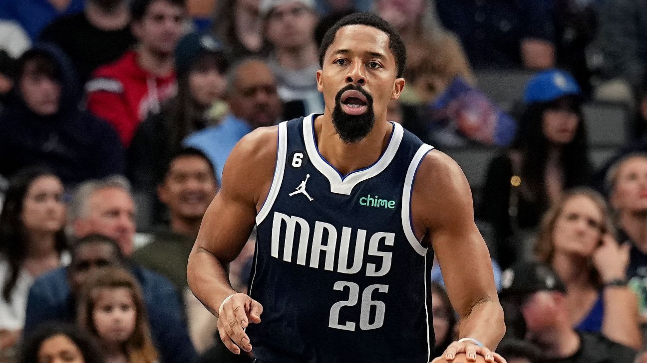 Mavs' Spencer Dinwiddie alleges ref used obscenity after tech