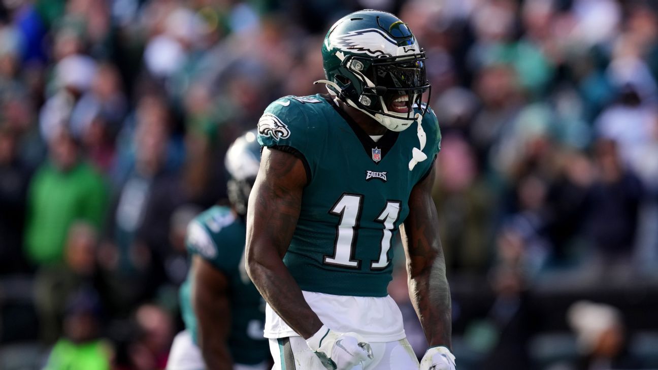 Eagles' A.J. Brown scores twice against former team