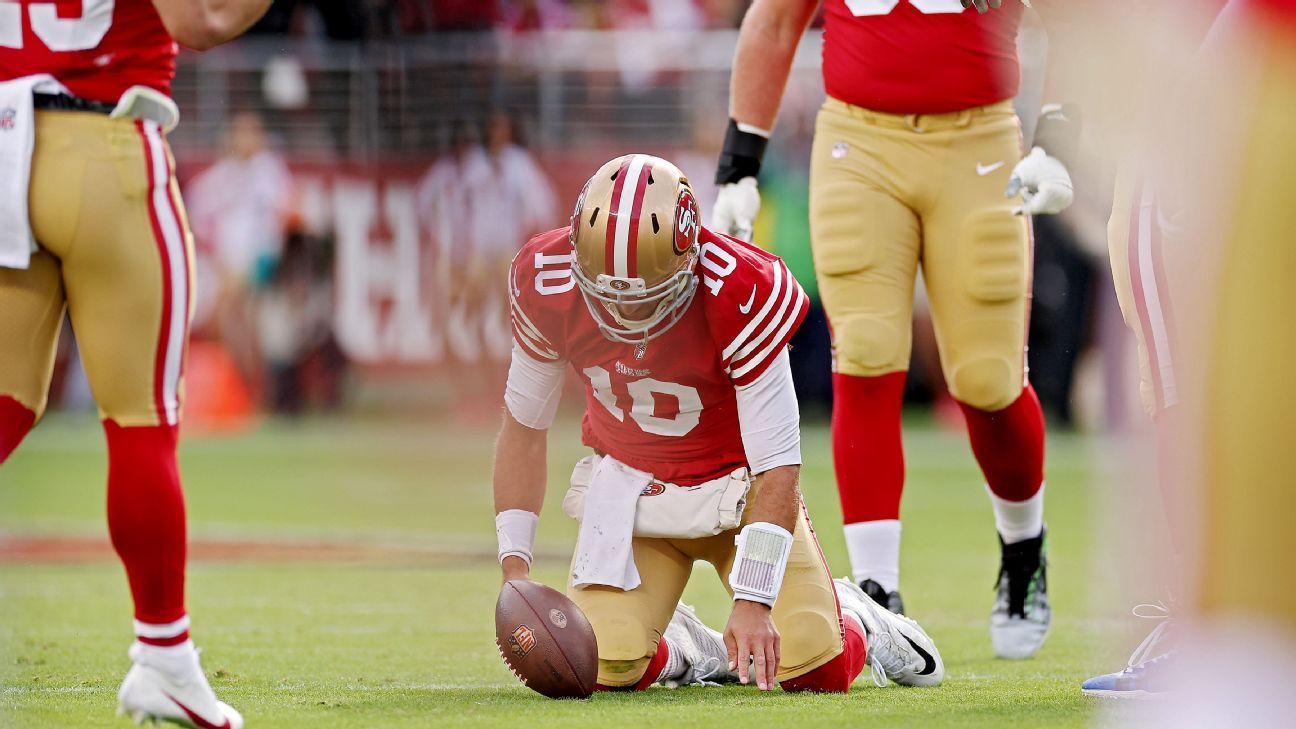 49ers' Jimmy Garoppolo out for season with broken left foot