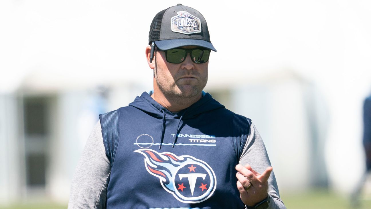 Tennessee Titans extend head coach Mike Vrabel, GM Jon Robinson 