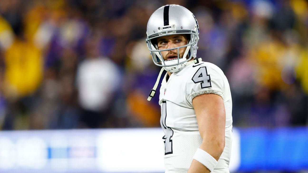 Raiders bench Derek Carr; QB to step away from team, avoid distraction,  source says - ESPN