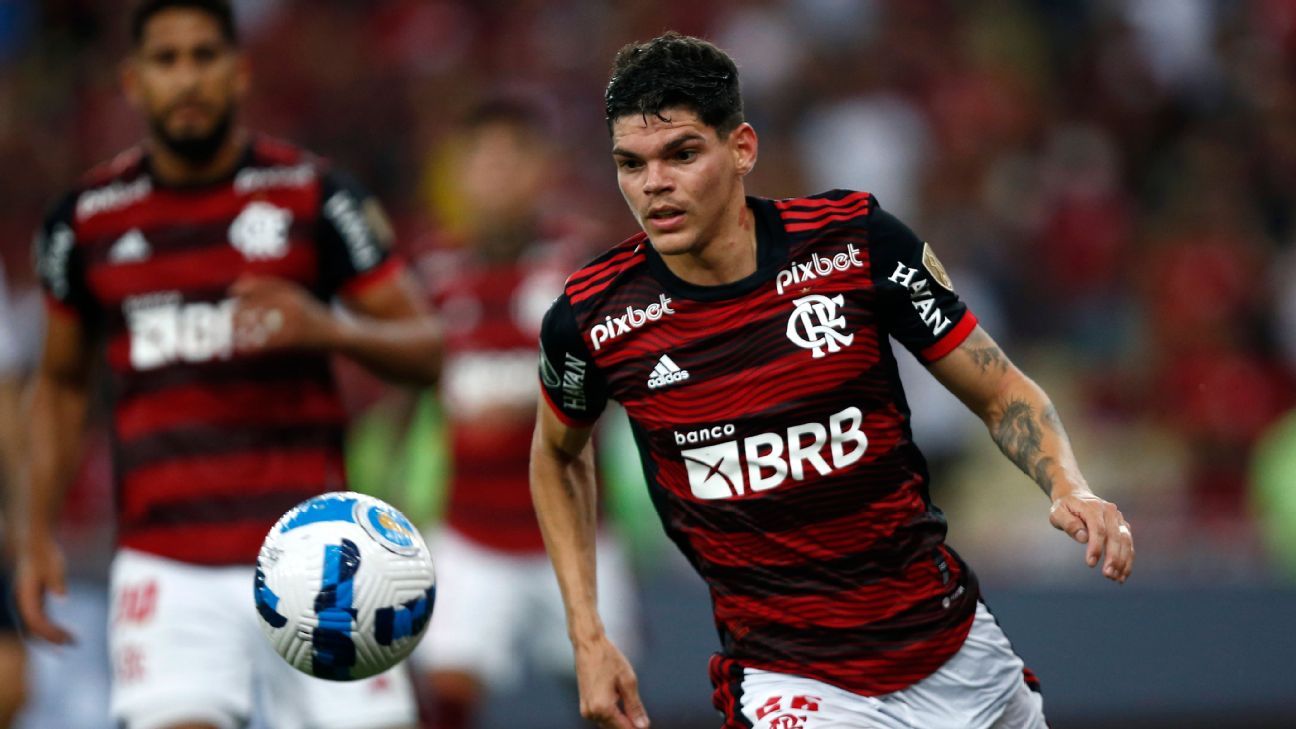 Flamengo contrata lateral-direito do Atlético Tubarão