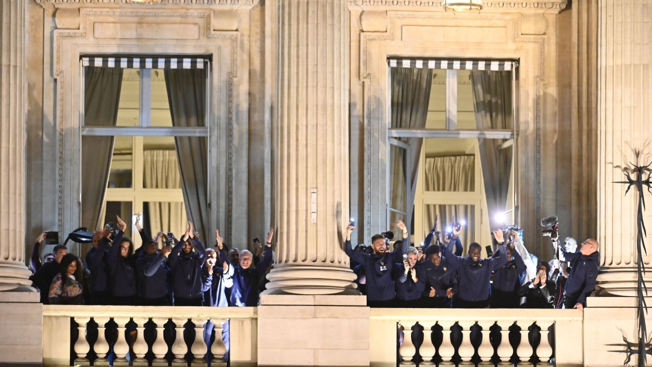 La France reçoit ses champions à Paris après avoir perdu la Coupe du monde