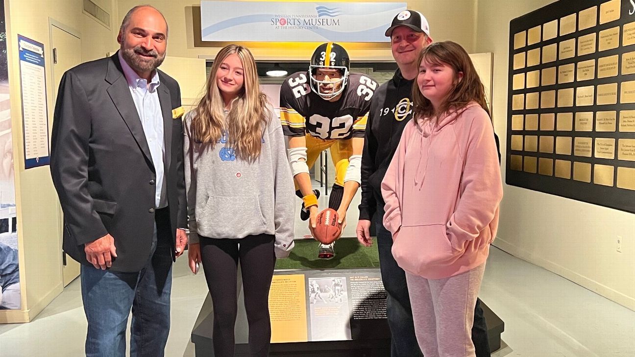 Franco Harris embraced his own Steelers legend through final hours