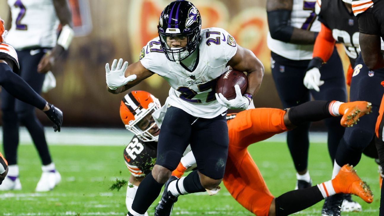 Fantasy playbook NFL Week 16 score projections, over/unders and more