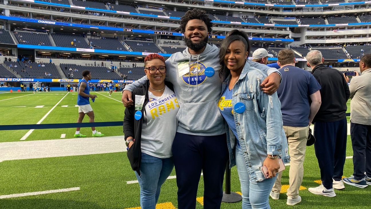 Aaron Donald works out with Rams' Make-A-Wish recipient