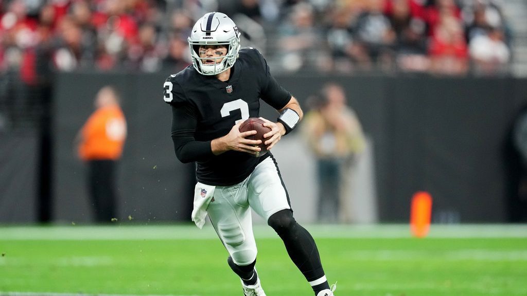 Derek Carr benched, Raiders name Jarrett Stidham starter for Week 17