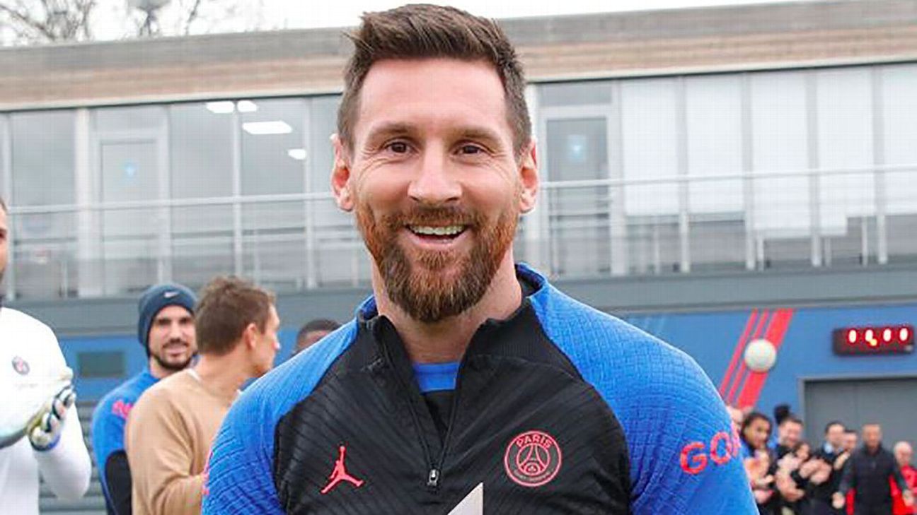 Lionel Messi returns to Paris Saint-Germain training after Argentina's  World Cup victory