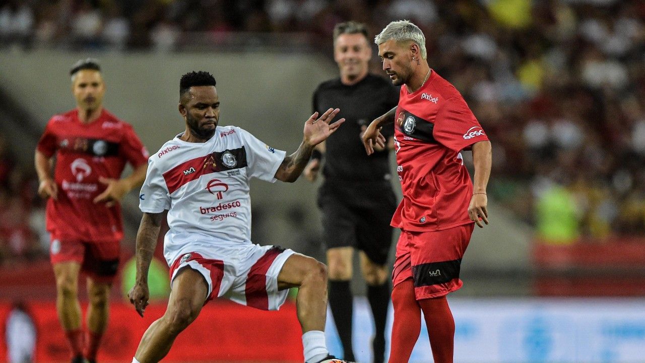 Provocou craque do Mengão? Carlos Alberto provoca Arrascaeta nas redes sociais após vice do Mundial