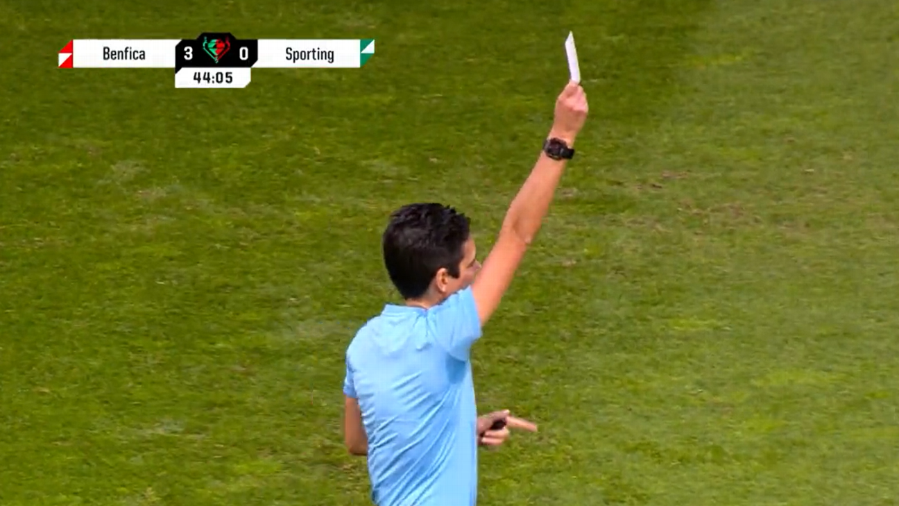 A game in Portugal has the application of the first white card in football.  Know how it works