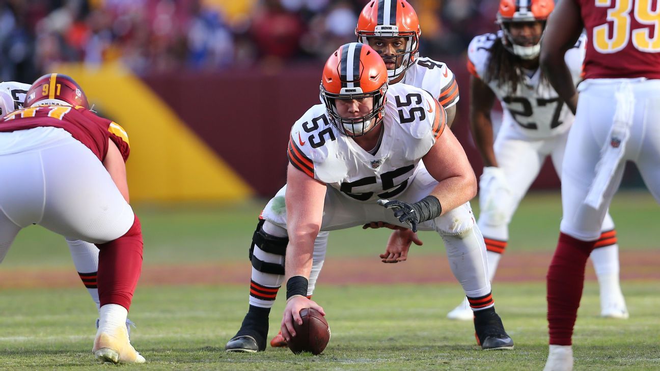 Browns re-sign Ethan Pocic