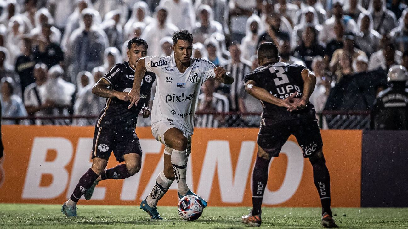 Santos empata com a Ferroviária no Canindé, chega ao quarto jogo sem