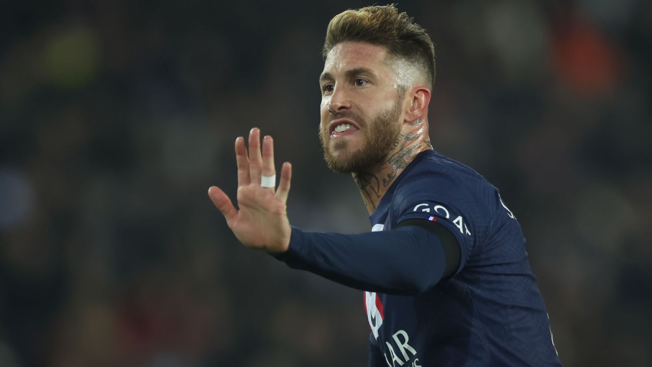 Ramos bouscule le photographe après la défaite du PSG en LDC face au Bayern