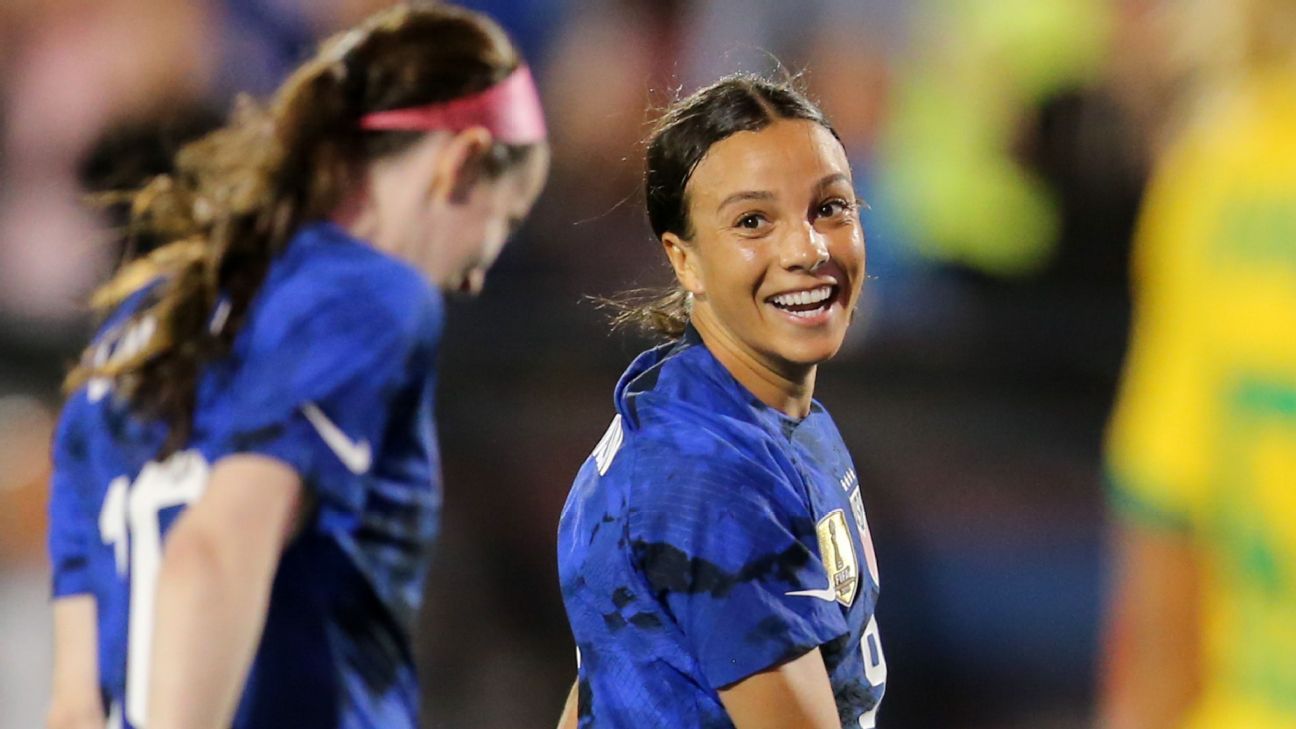 Mallory Pugh watches Swanson, 07/12/2019