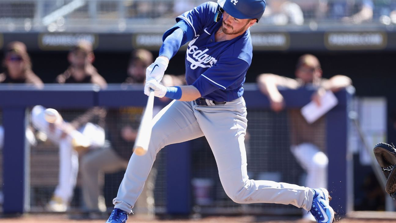 Dodgers' Gavin Lux carted off field after awkwardly injuring knee