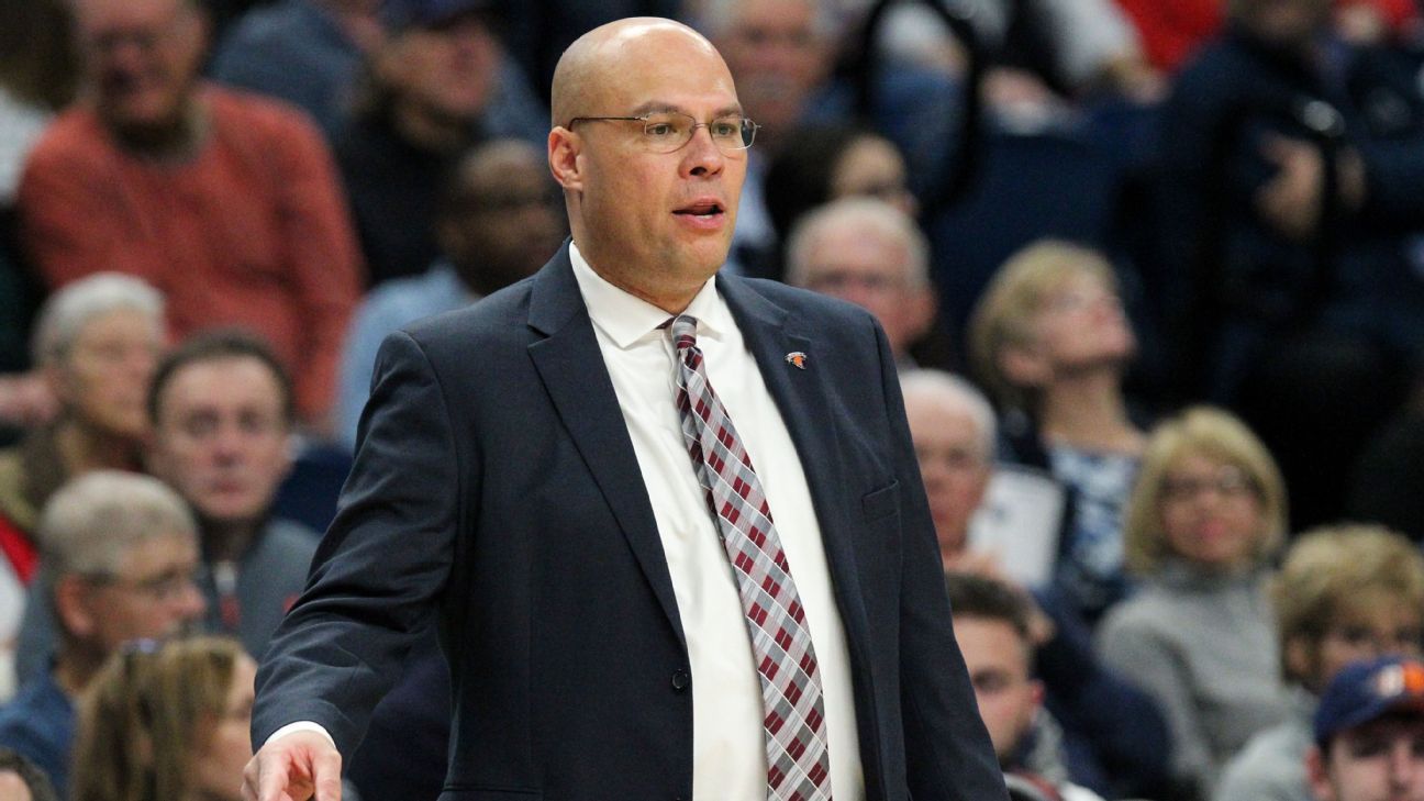 Nathan Davis out as Bucknell hoops coach after 8 seasons