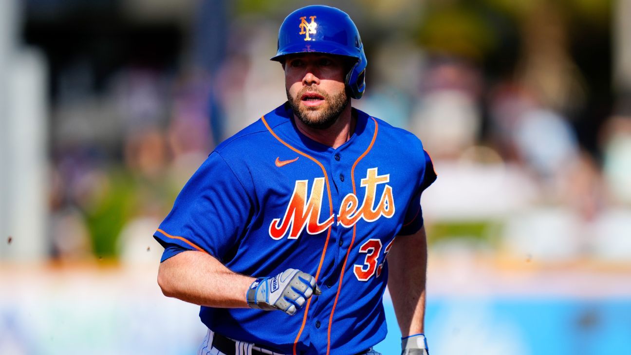 Mets designate struggling Ruf for assignment