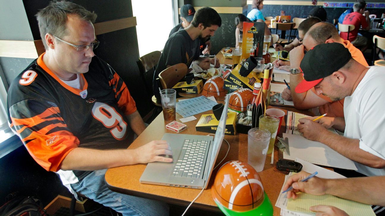 Top 10 Best Ways to Determine Fantasy Football Draft Order