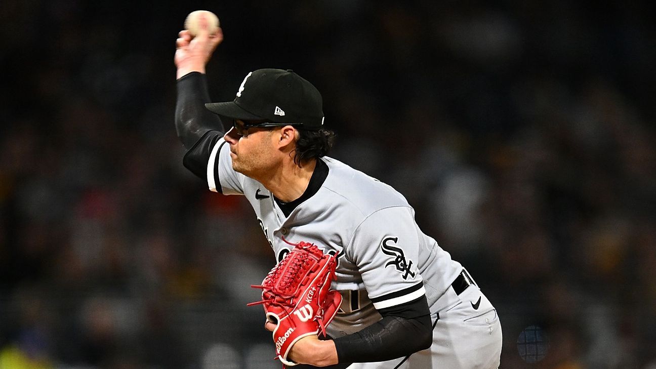 White Sox reliever Kelly (elbow) put on 15-day IL