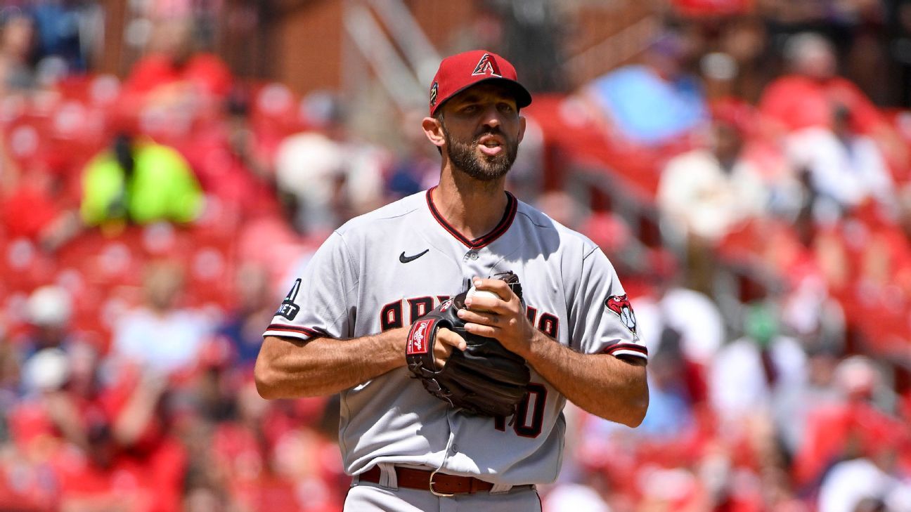 Madison Bumgarner's wife plays catch with him on his off days