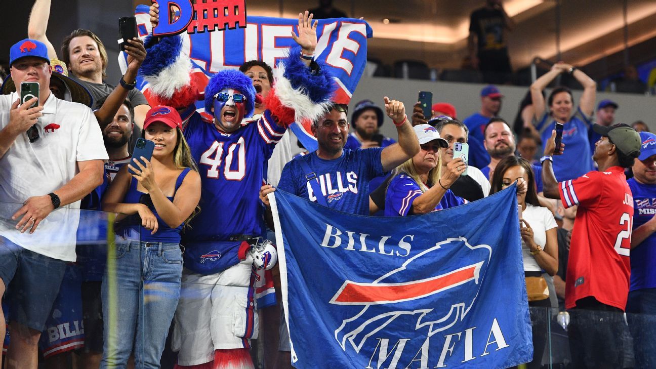 Damar Hamlin receives warm welcome from Bills fans at training camp