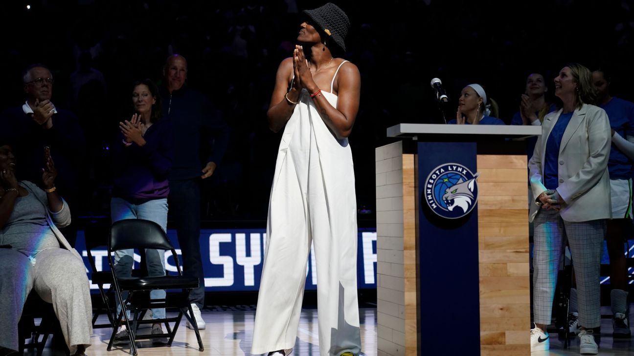 Die Lynx-Größen Sylvia Fowles feierten, als das Team ihre Nr. 34 auf die Dachsparren hob