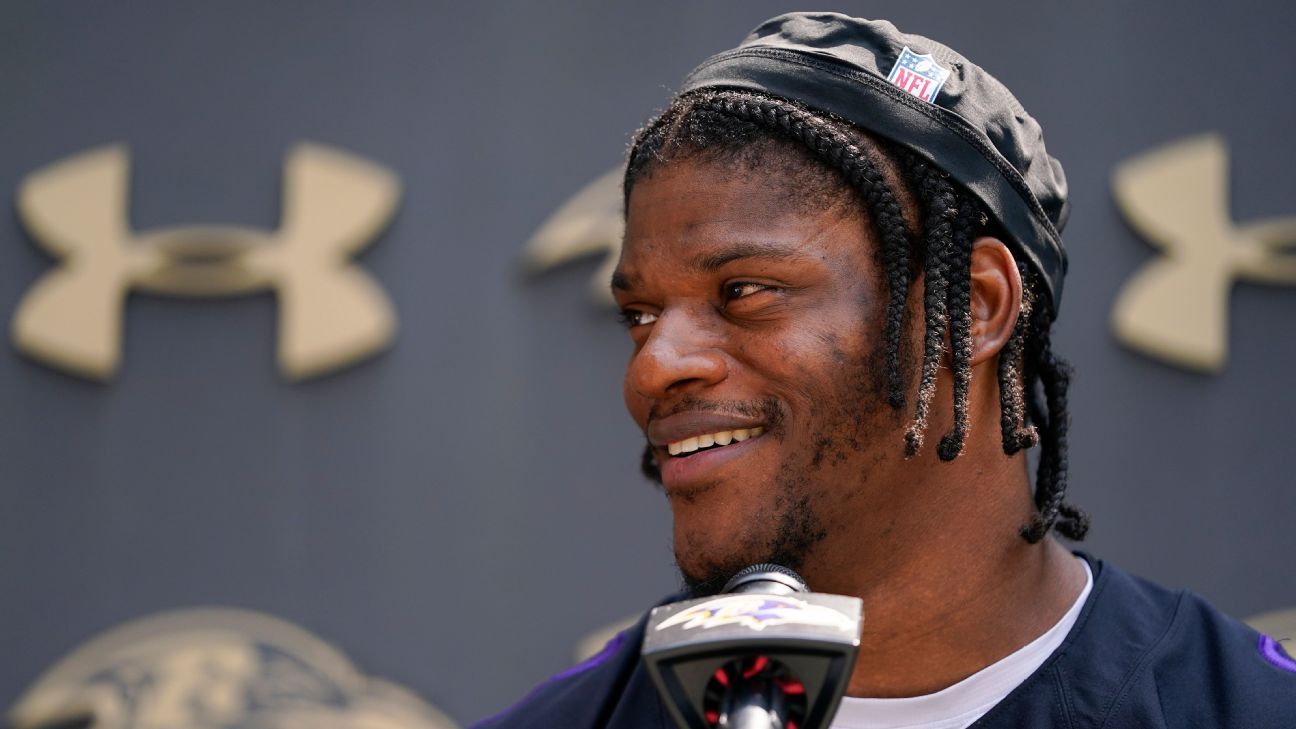 Chicago Bears cornerback Lamar Jackson (23) walks off the field after an  NFL football game against the Houston Texans, Sunday, Sept. 25, 2022, in  Chicago. (AP Photo/Kamil Krzaczynski Stock Photo - Alamy