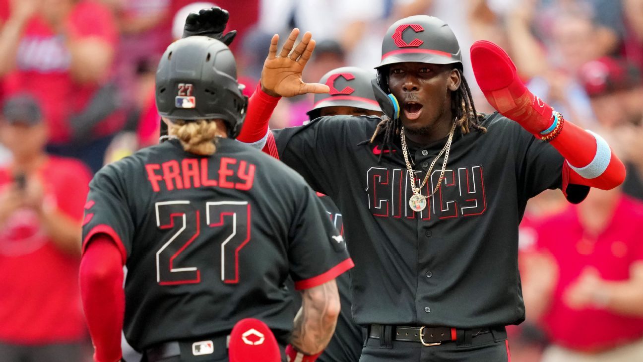 Reds rookie Elly De La Cruz hits for the cycle against Braves