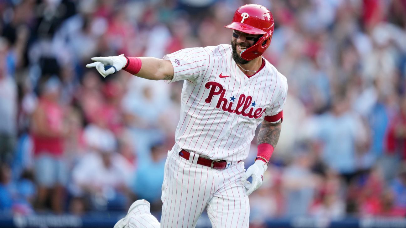 Phillies rookie Weston Wilson blasts a homer in his first MLB at