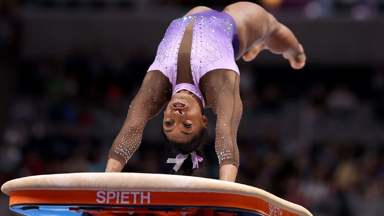 Simone Biles surges to lead at U.S. gymnastics championships