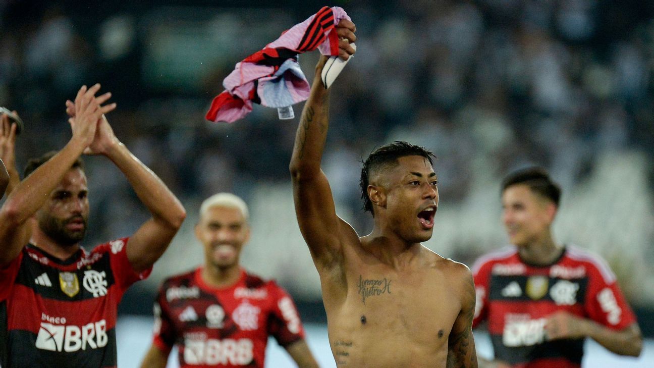 Por que VAR de Botafogo x Flamengo não poderia sugerir revisão de golaço de Bruno Henrique após falta de Wesley em Tchê Tchê? Entenda