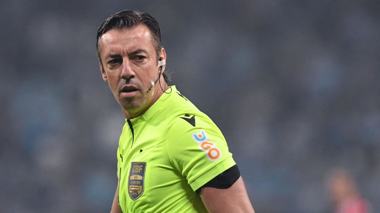 CBF divulga áudios do VAR de Botafogo x Flamengo, e Claus diz que Tchê Tchê se joga em suposta falta: Não tem empurrão