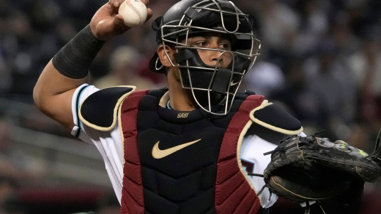 LOS ANGELES, CA - MARCH 30: Arizona Diamondbacks catcher Gabriel