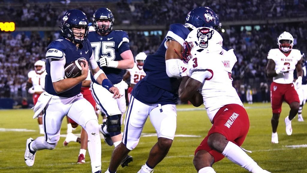 UConn loses QB Fagnano (shoulder) for season