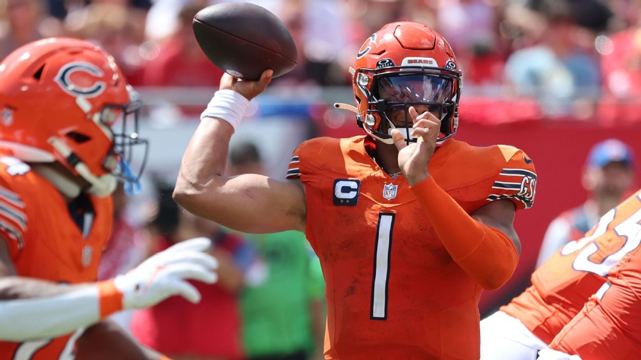 LOOK: QB Justin Fields sporting a Bears jersey for the first time