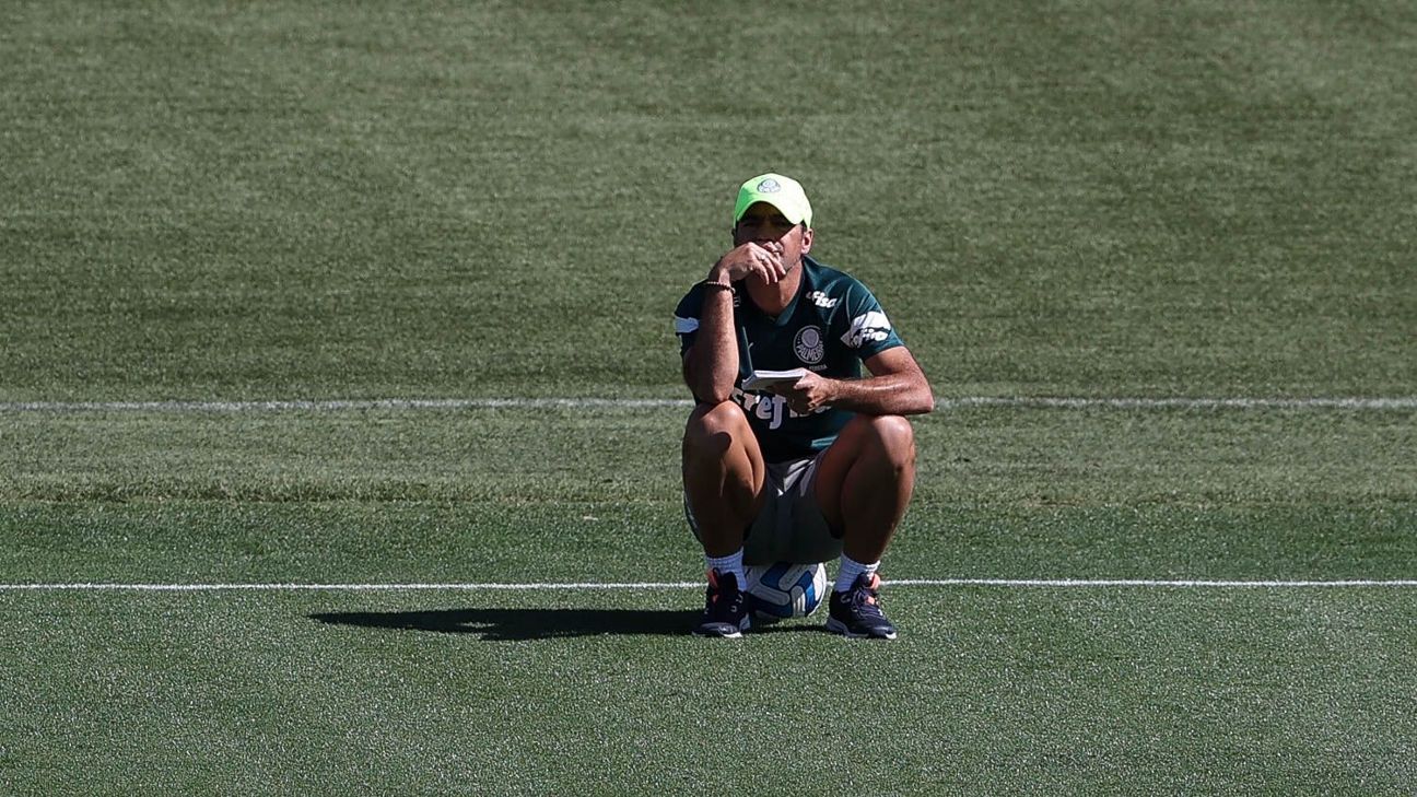 Abel treina mesma escalação, mas faz variações táticas em último treino antes de Boca x Palmeiras