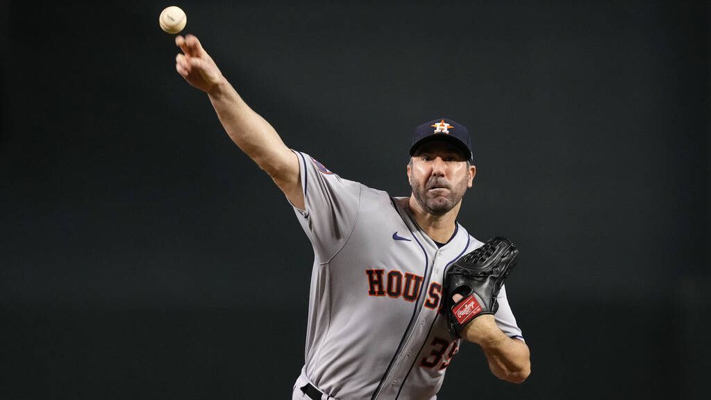 Verlander leads Astros over D-backs 1-0