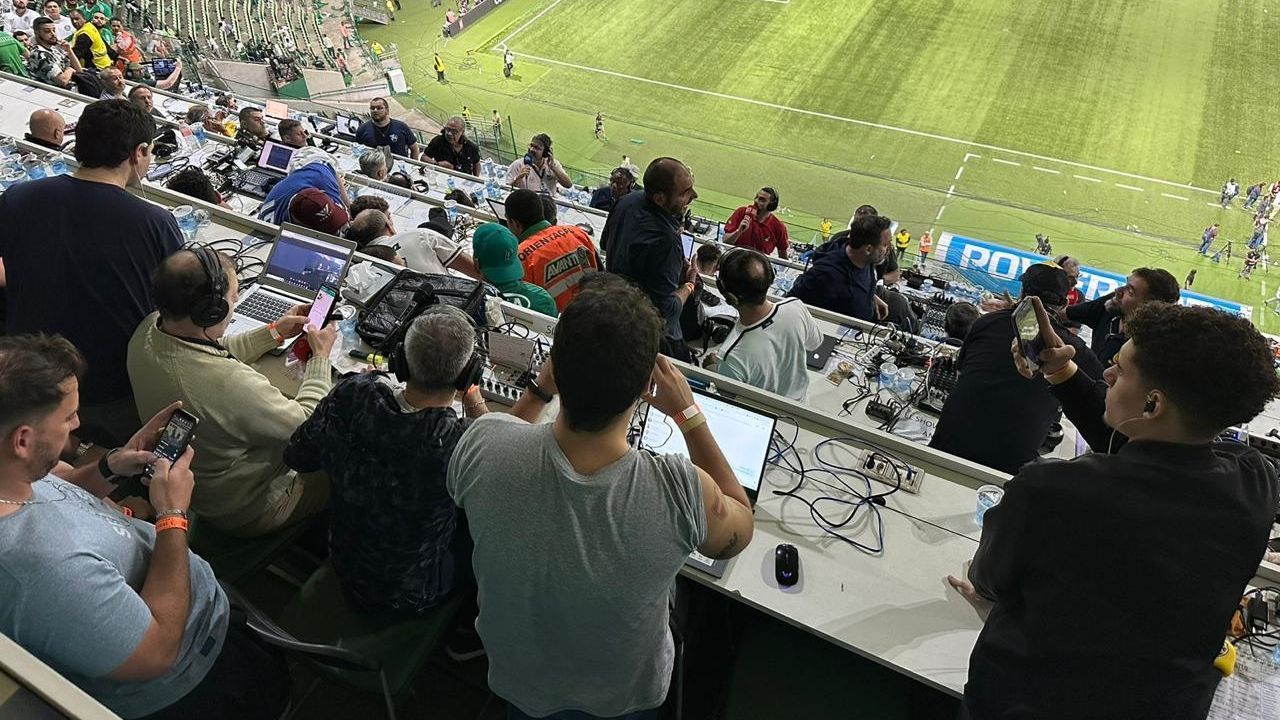 Palmeiras x Boca termina com agressões na tribuna, acusações de racismo e jornalistas detidos pela PM